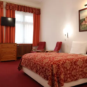 Unitas 3*, Prag Tjekkiet